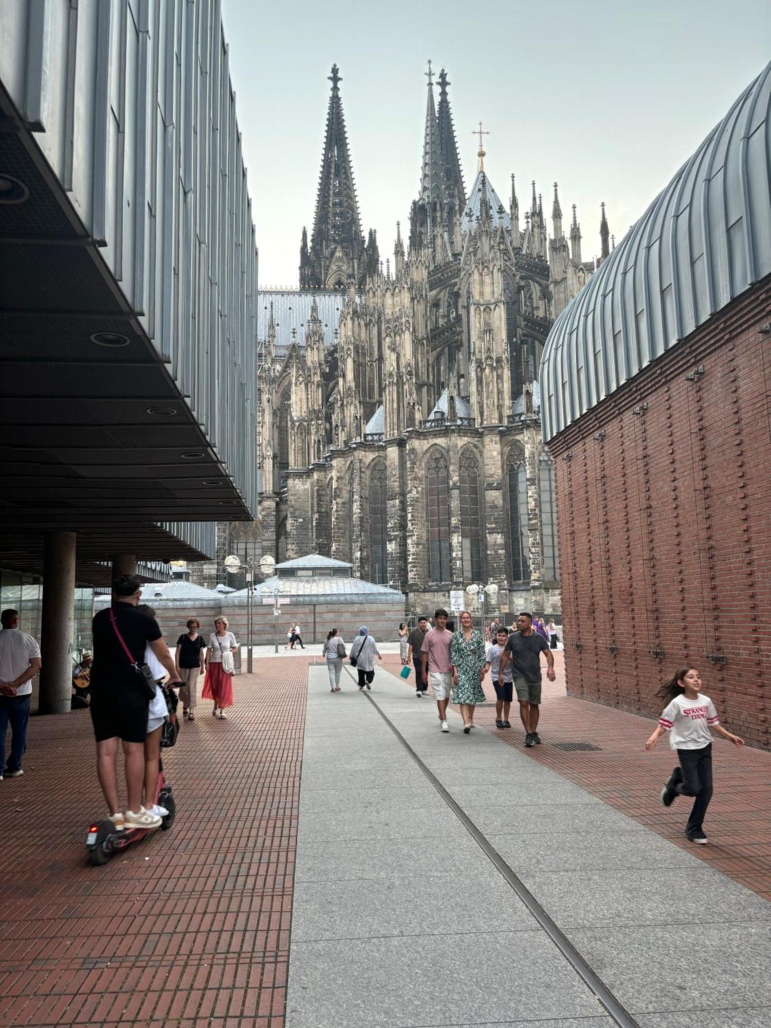 4 Min Naehe Von Hbf Und Dom Mit Garten ,balkon & Office Colónia